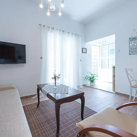 Apartment K&l *